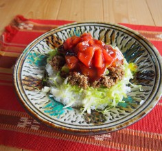 【簡単レシピ】おうちにある材料でパパッとできる「トマトたっぷりタコライス」